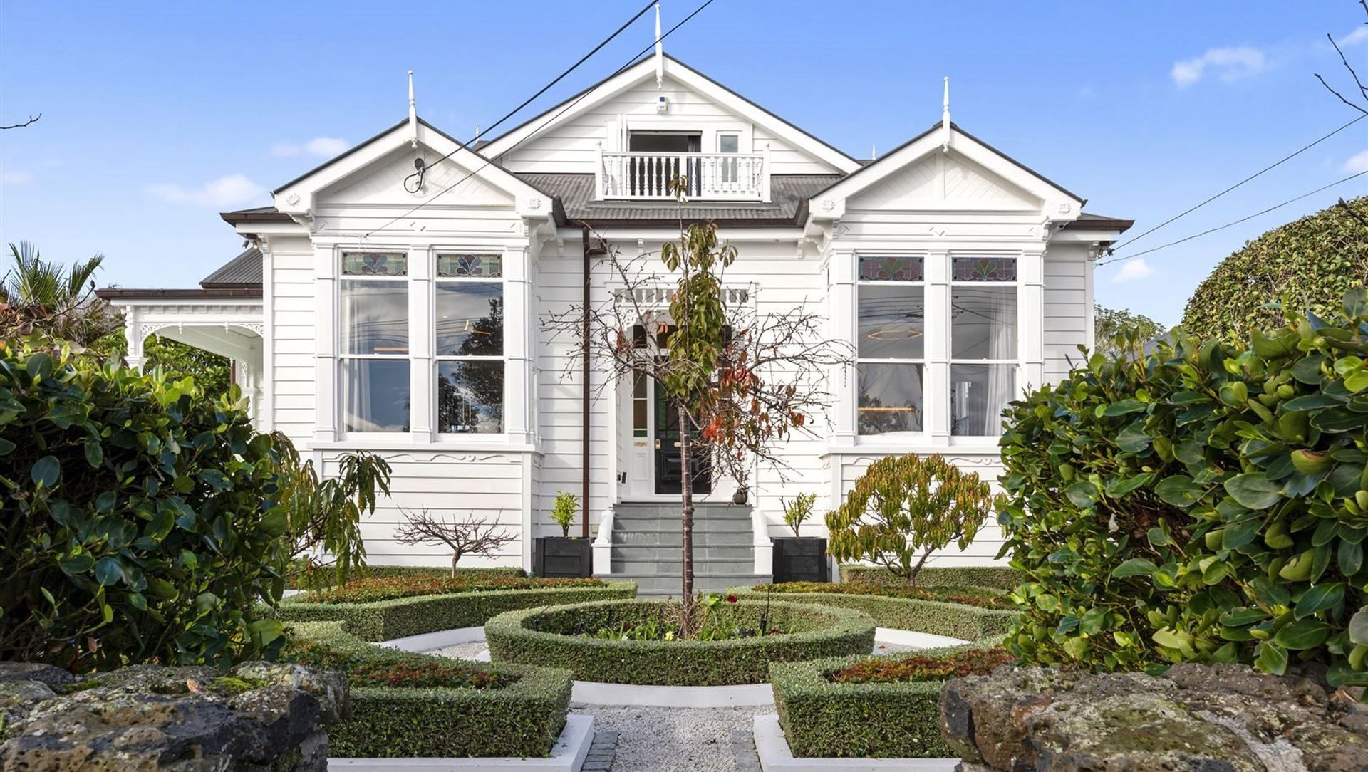 Devonport Villa banner