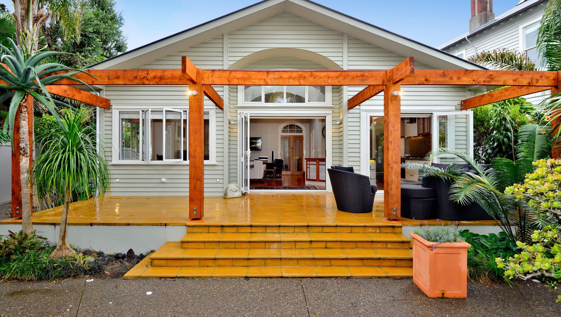 Devonport Home banner