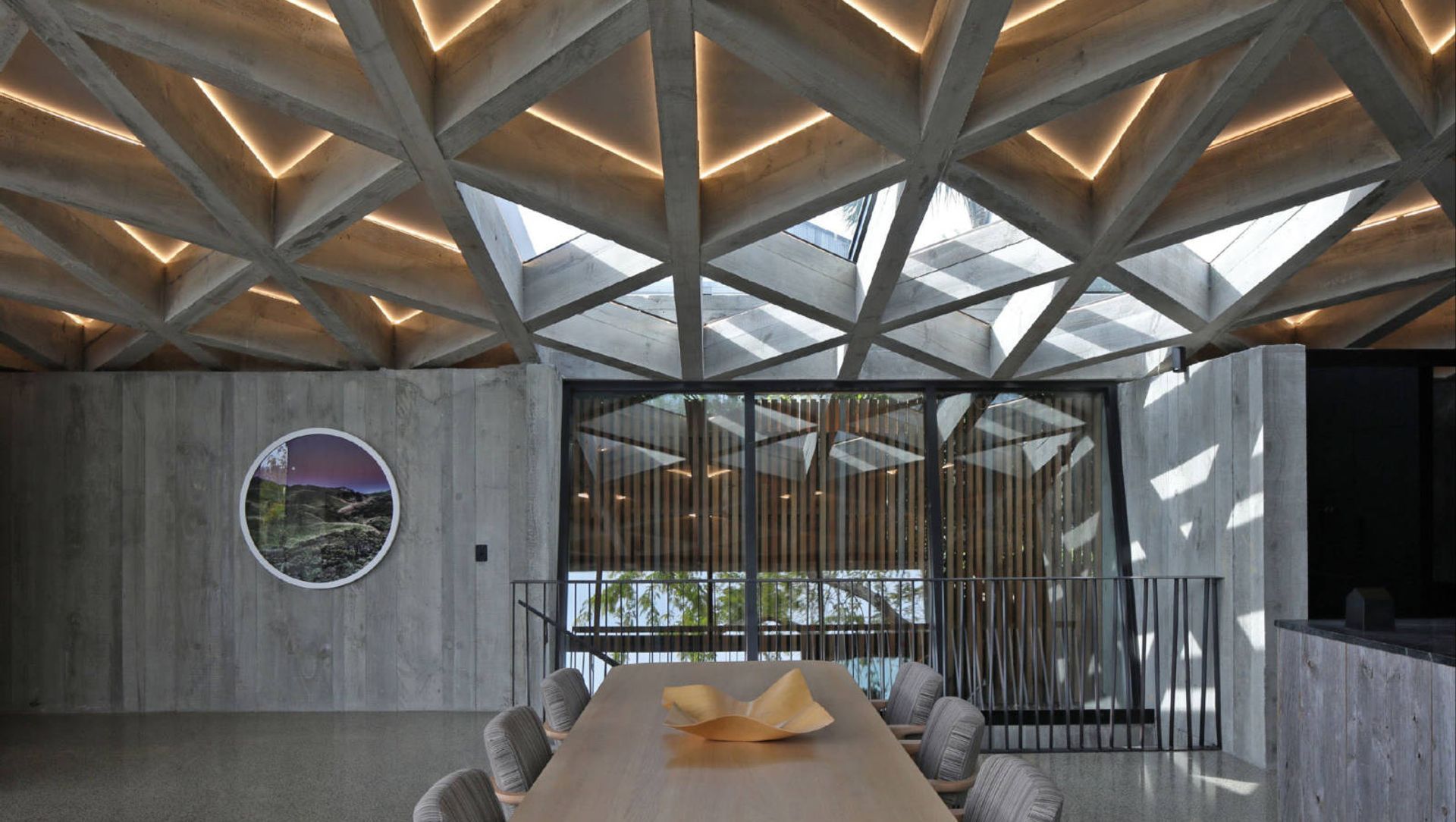 Diagrid House banner