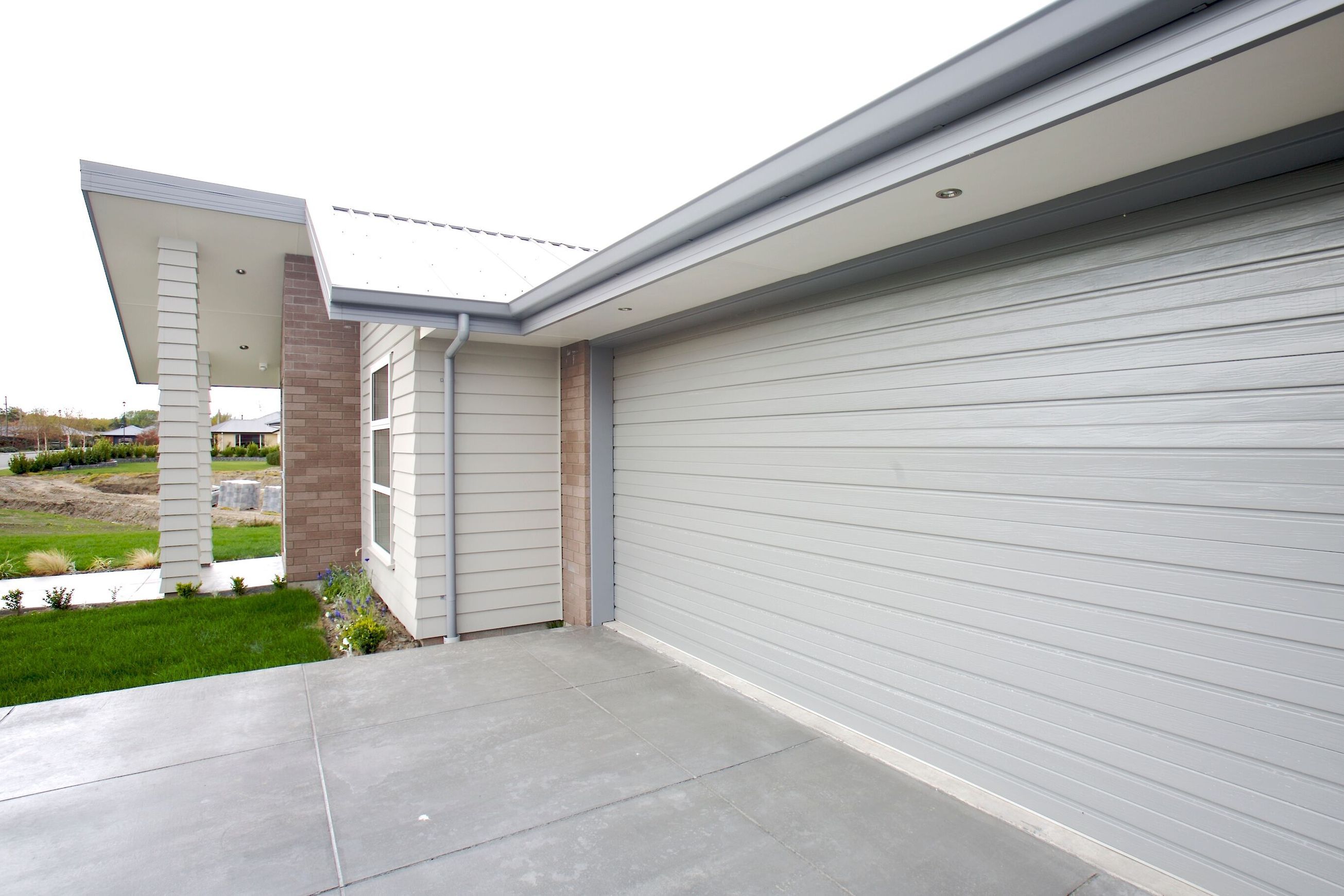 Dominator Futura Garage Doors