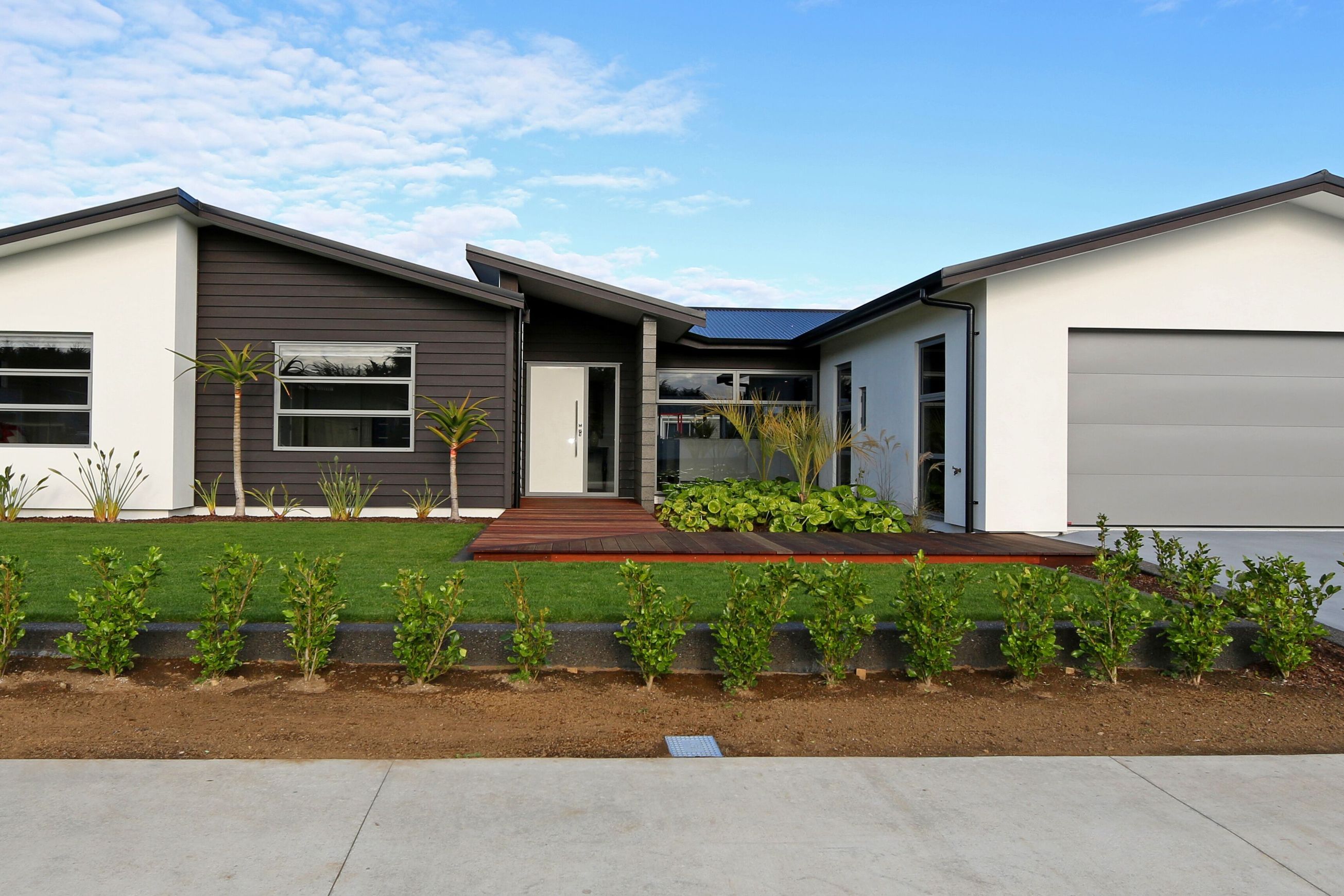 Dominator Sierra Garage Doors
