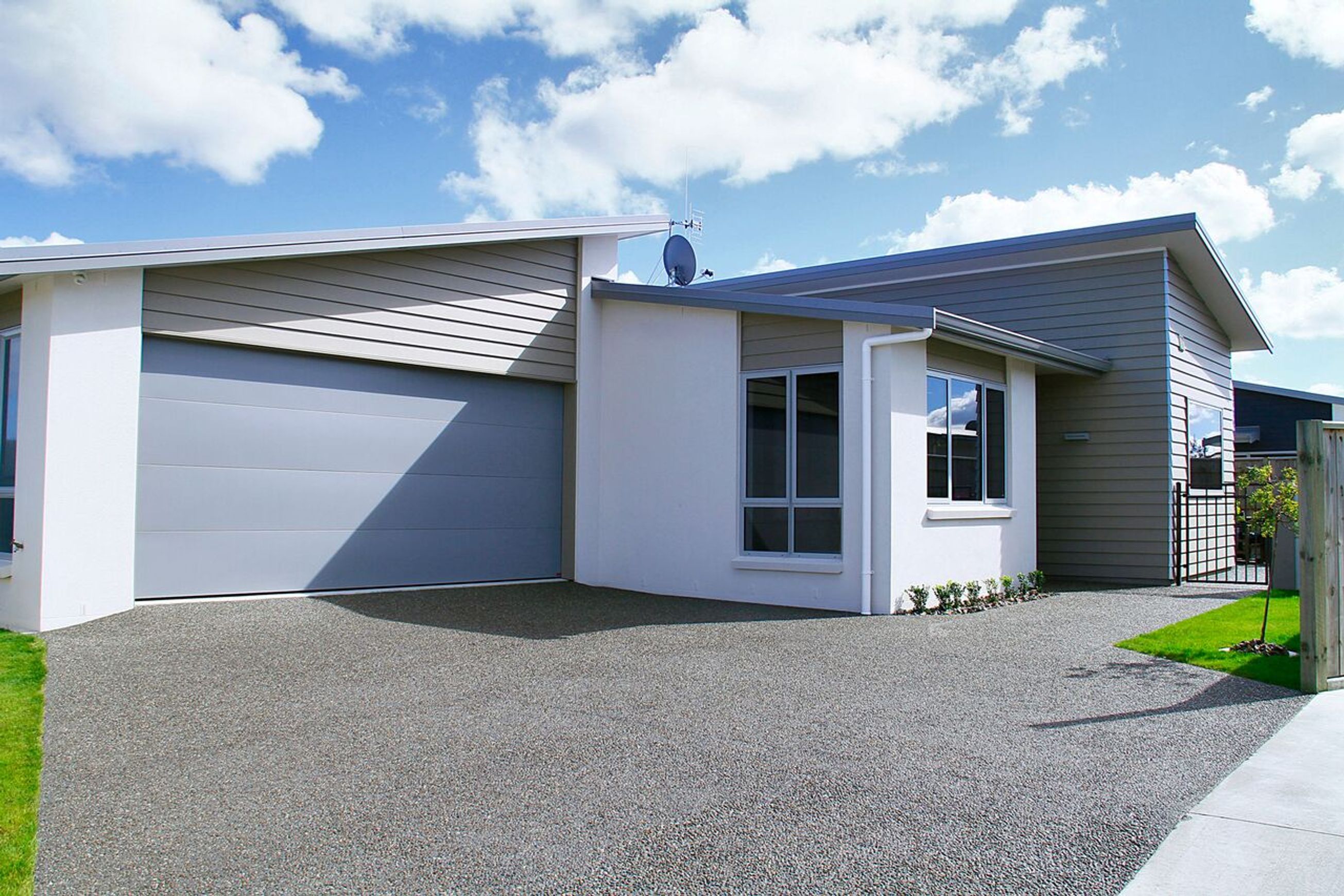 Dominator Valero Garage Doors