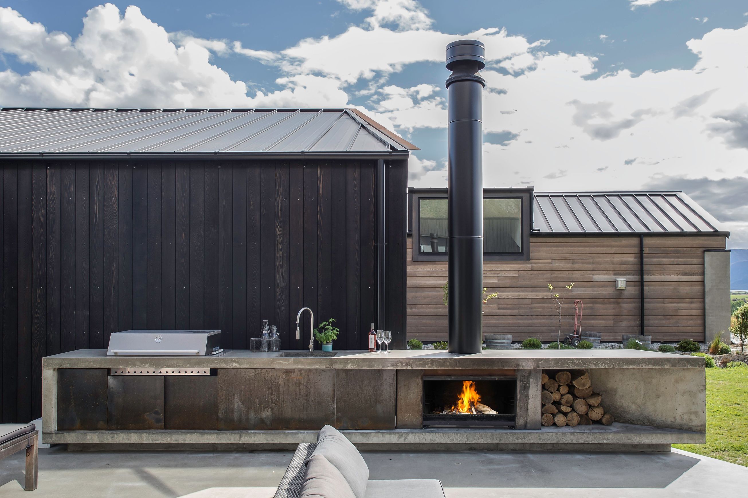 Escea EW5000 Outdoor Cooking Fire