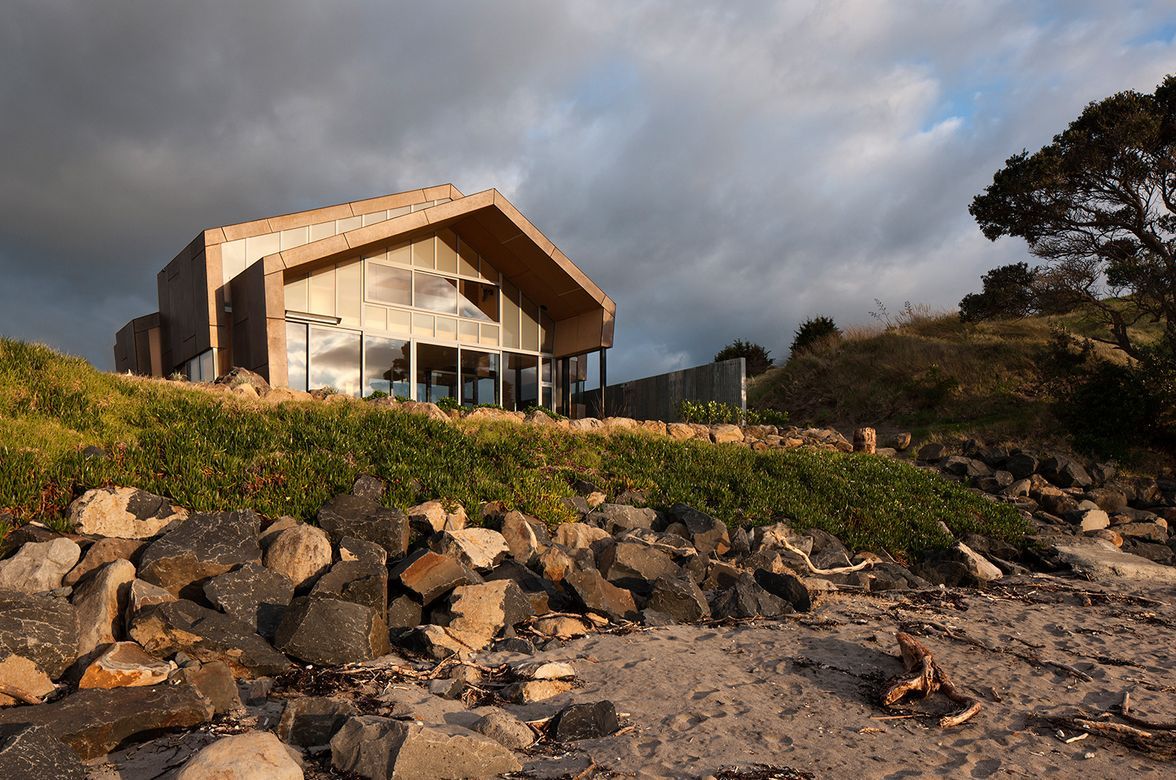 Rugged response: Fe3O4 House