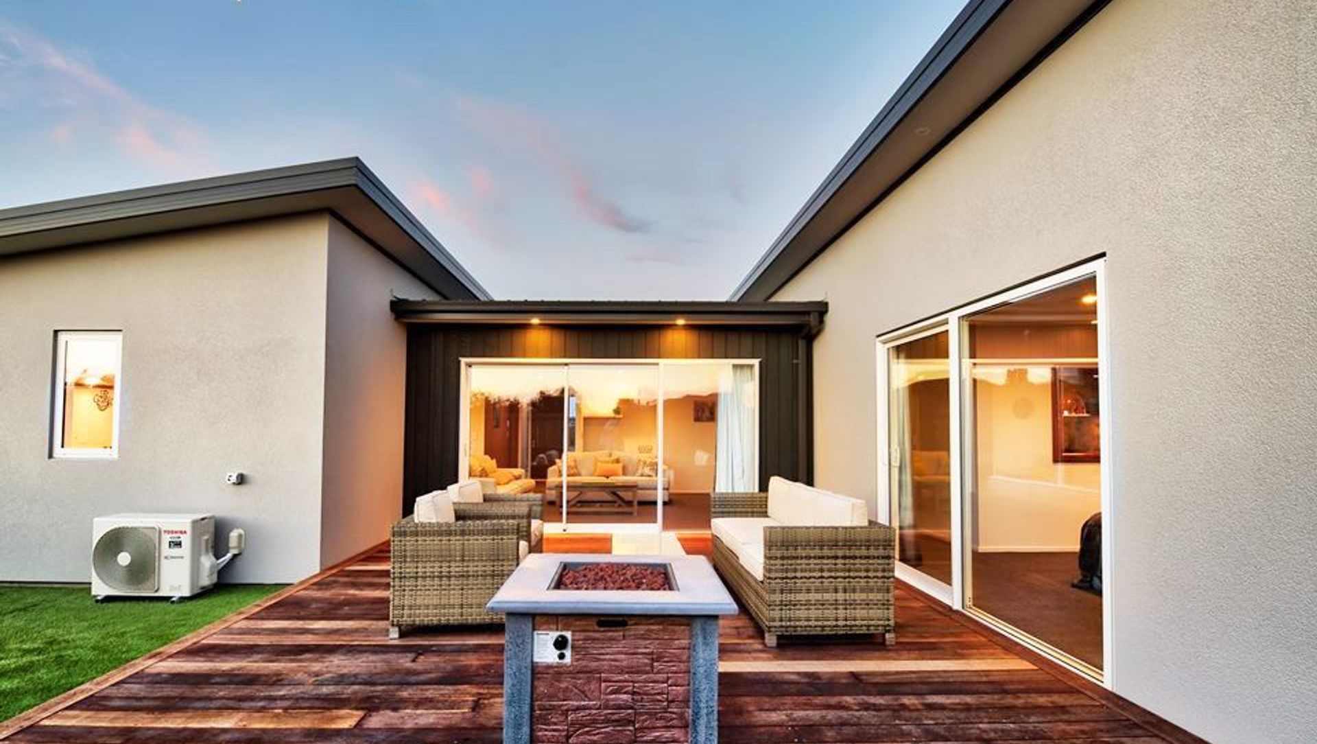 Fraemohs show home banner