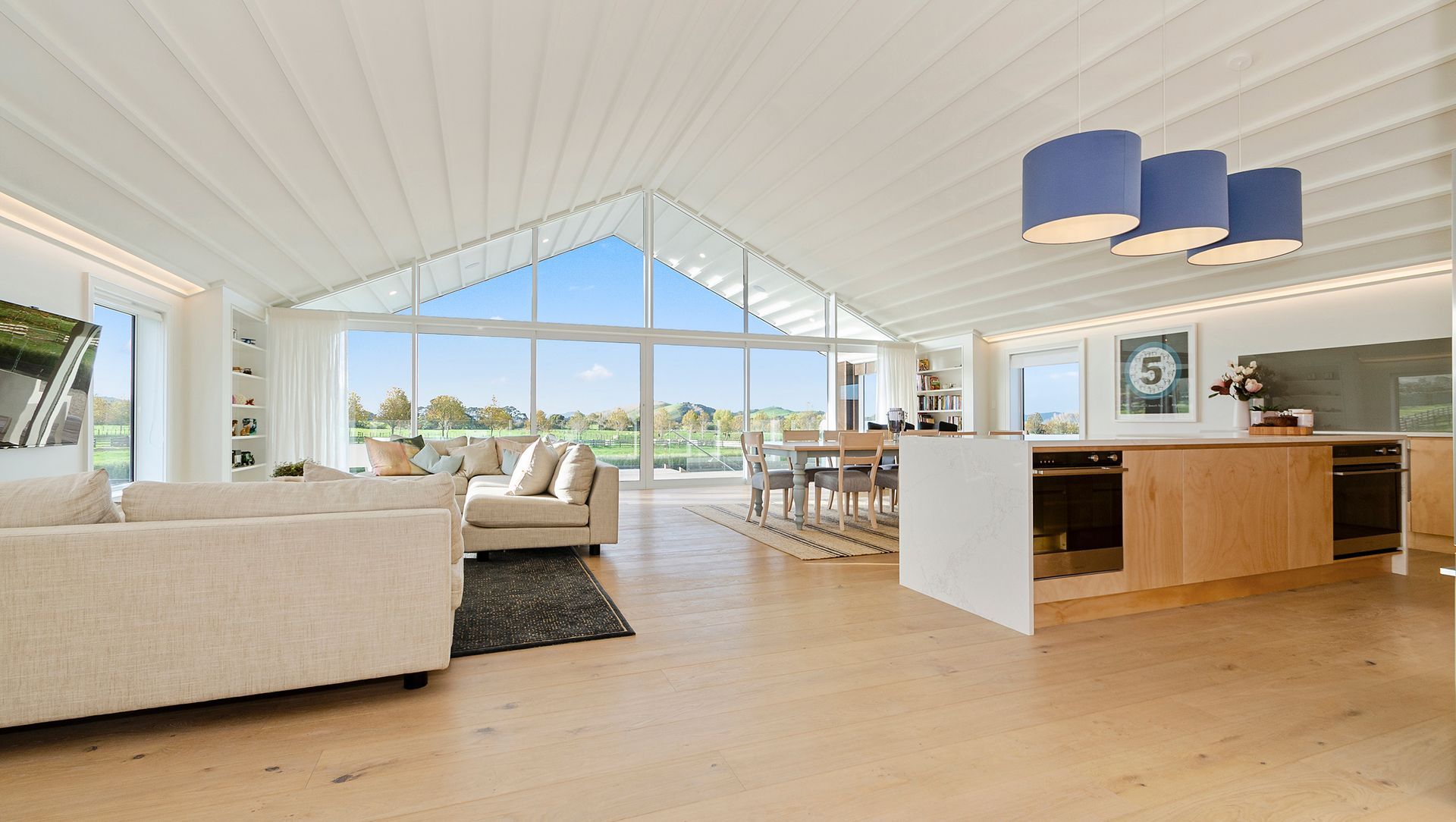 Clevedon Country Home + Equestrian Haven banner