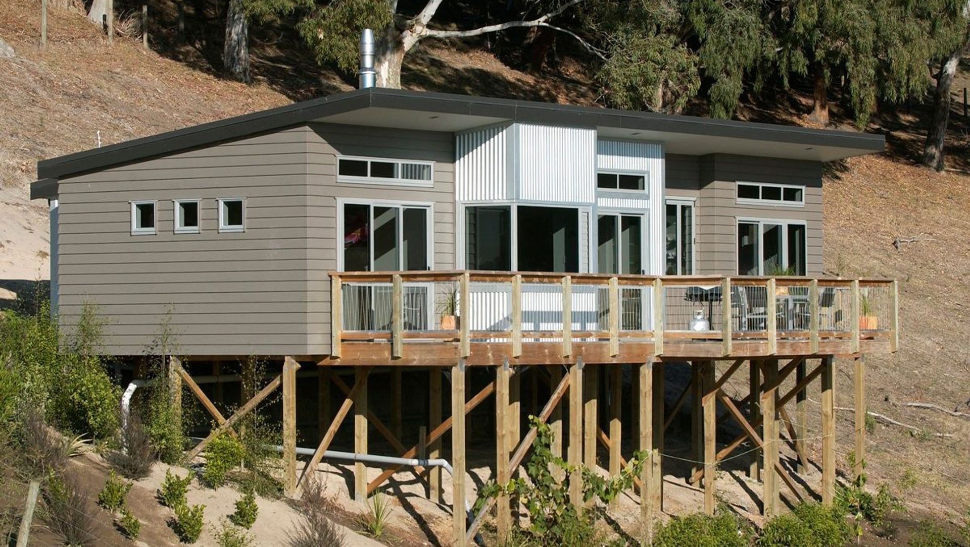 Hillside Homestay banner