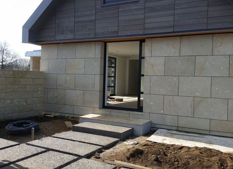 Hinuera Stone, Pukemoremore House.