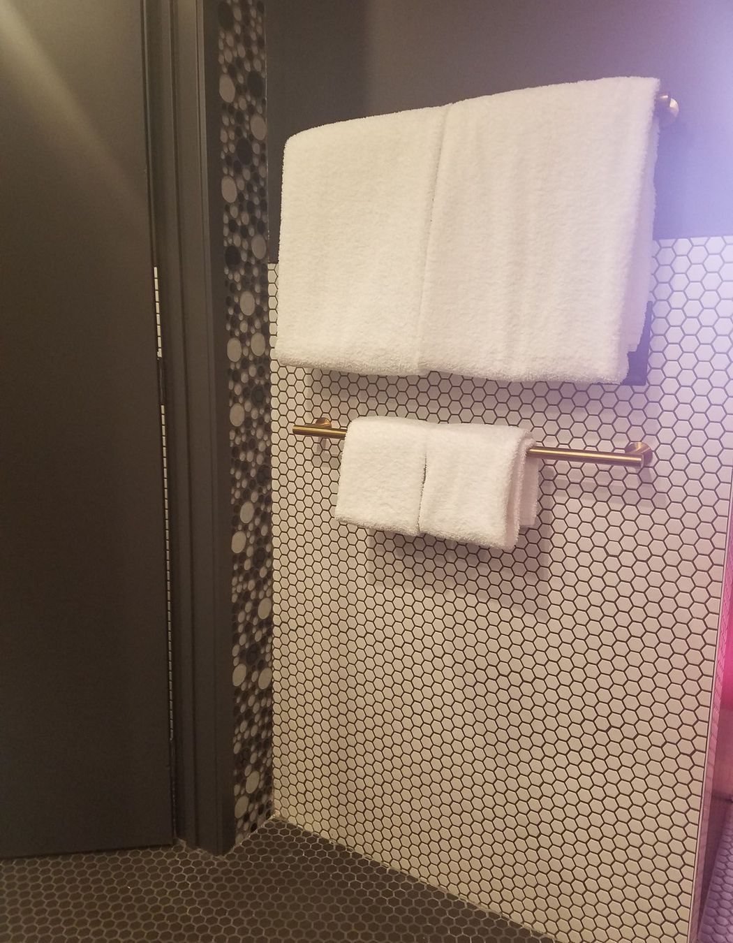 BLACK / WHITE HEXAGONS