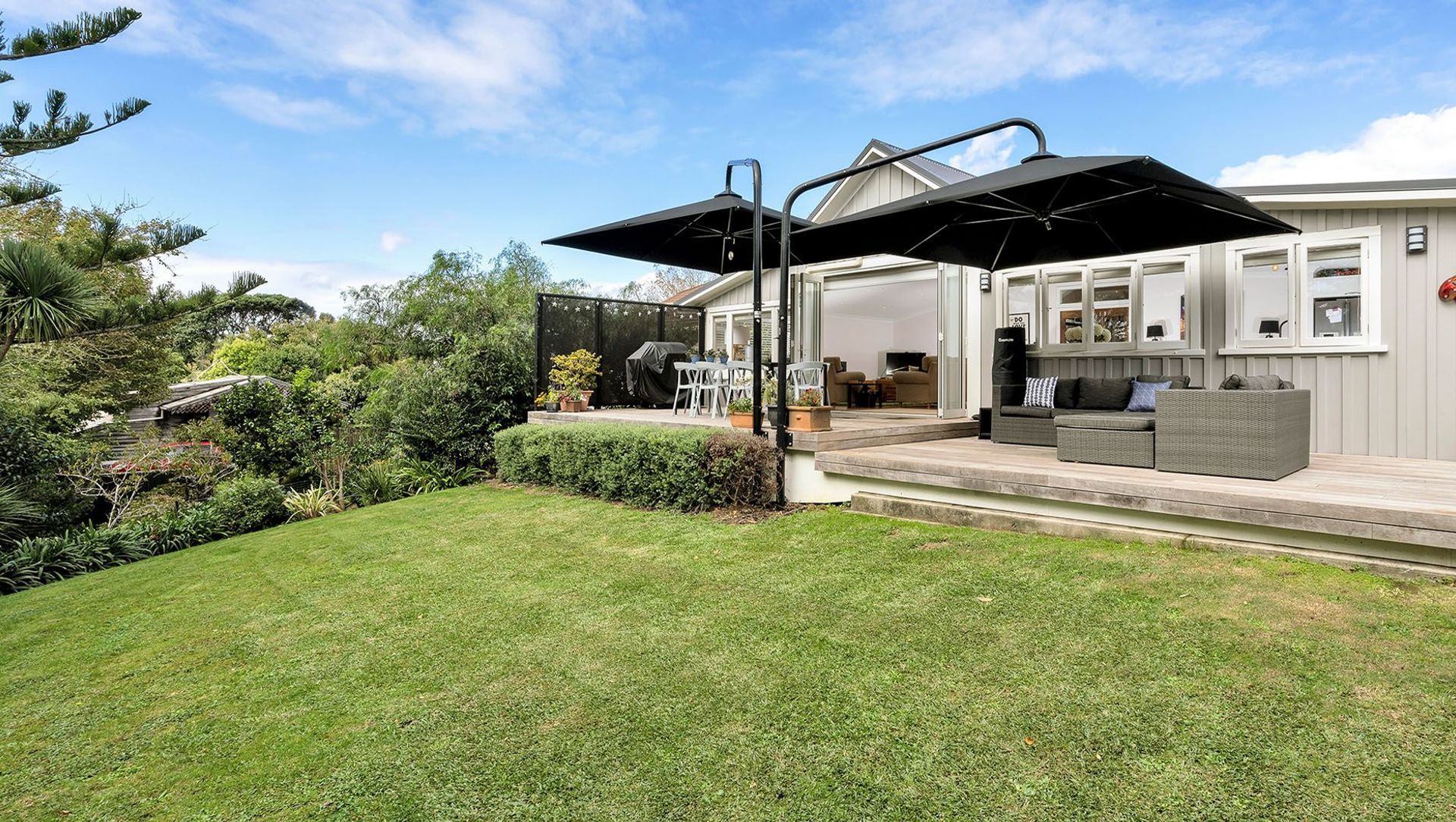 Howick Renovation banner