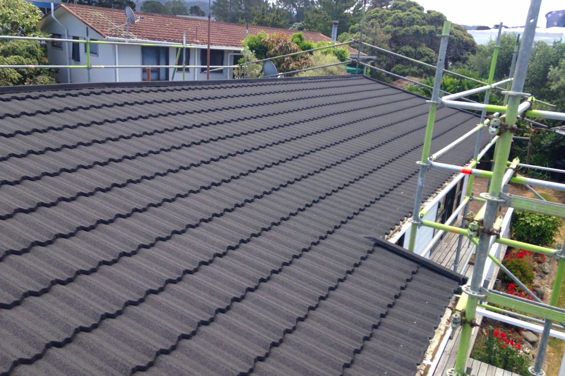 Gerard pressed steel roofing is made up of individual lightweight pressed steel panels secured using a unique fixing system, effectively locking them together forming a single structural unit. Resultig in a roof that’s stylish &amp; copes with severe weat