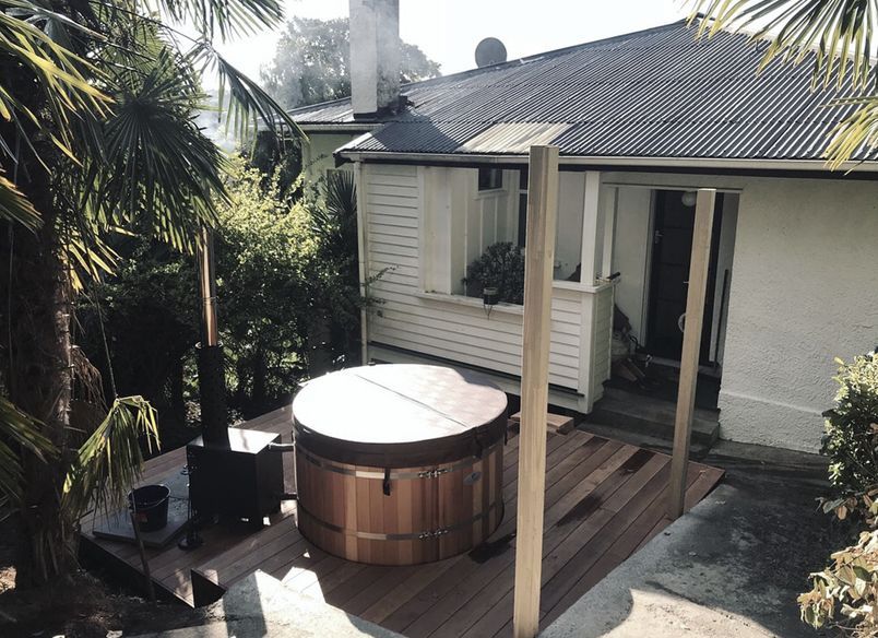 Endeavour Street Deck and Spa area