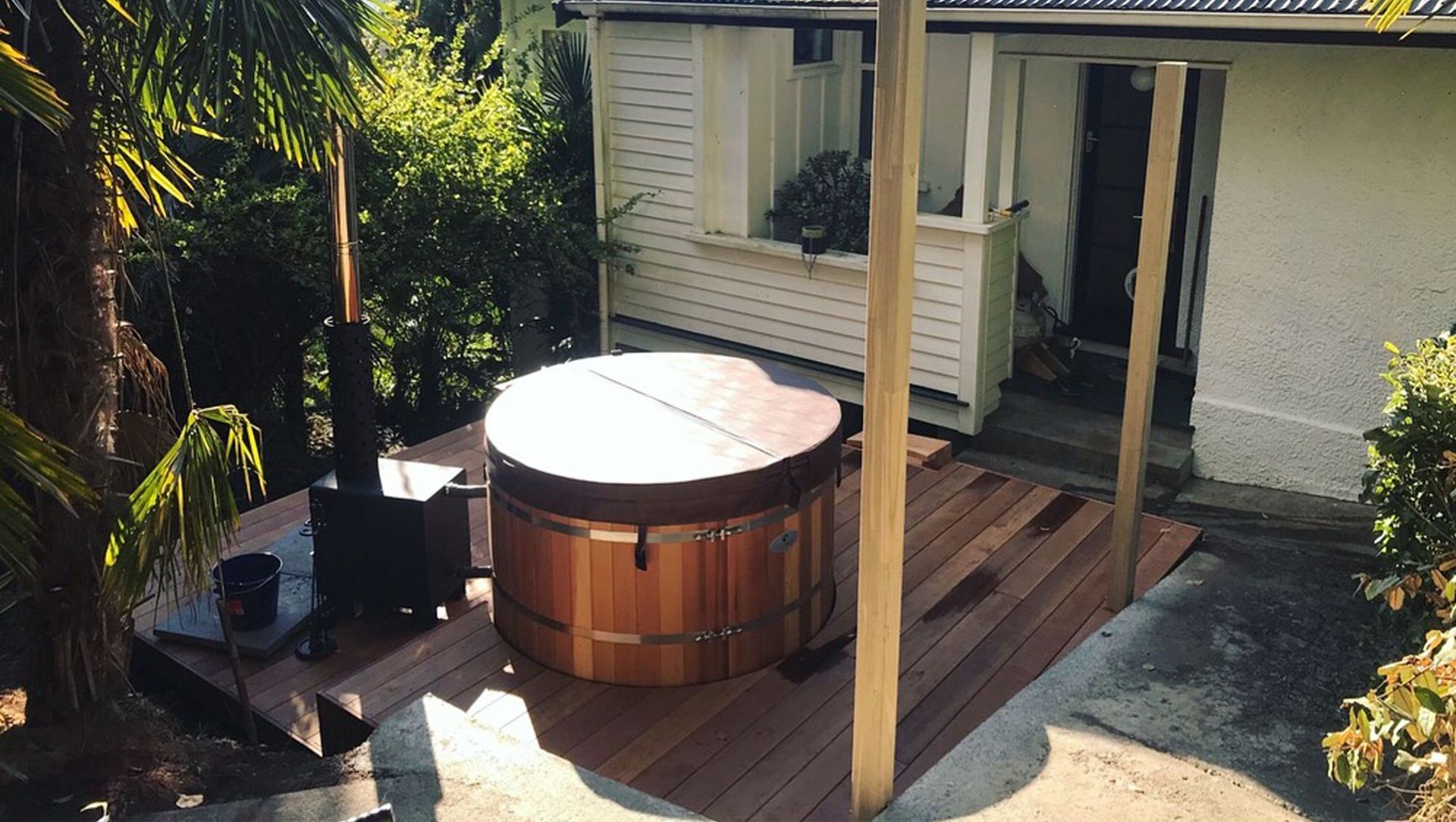 Endeavour Street Deck and Spa area banner