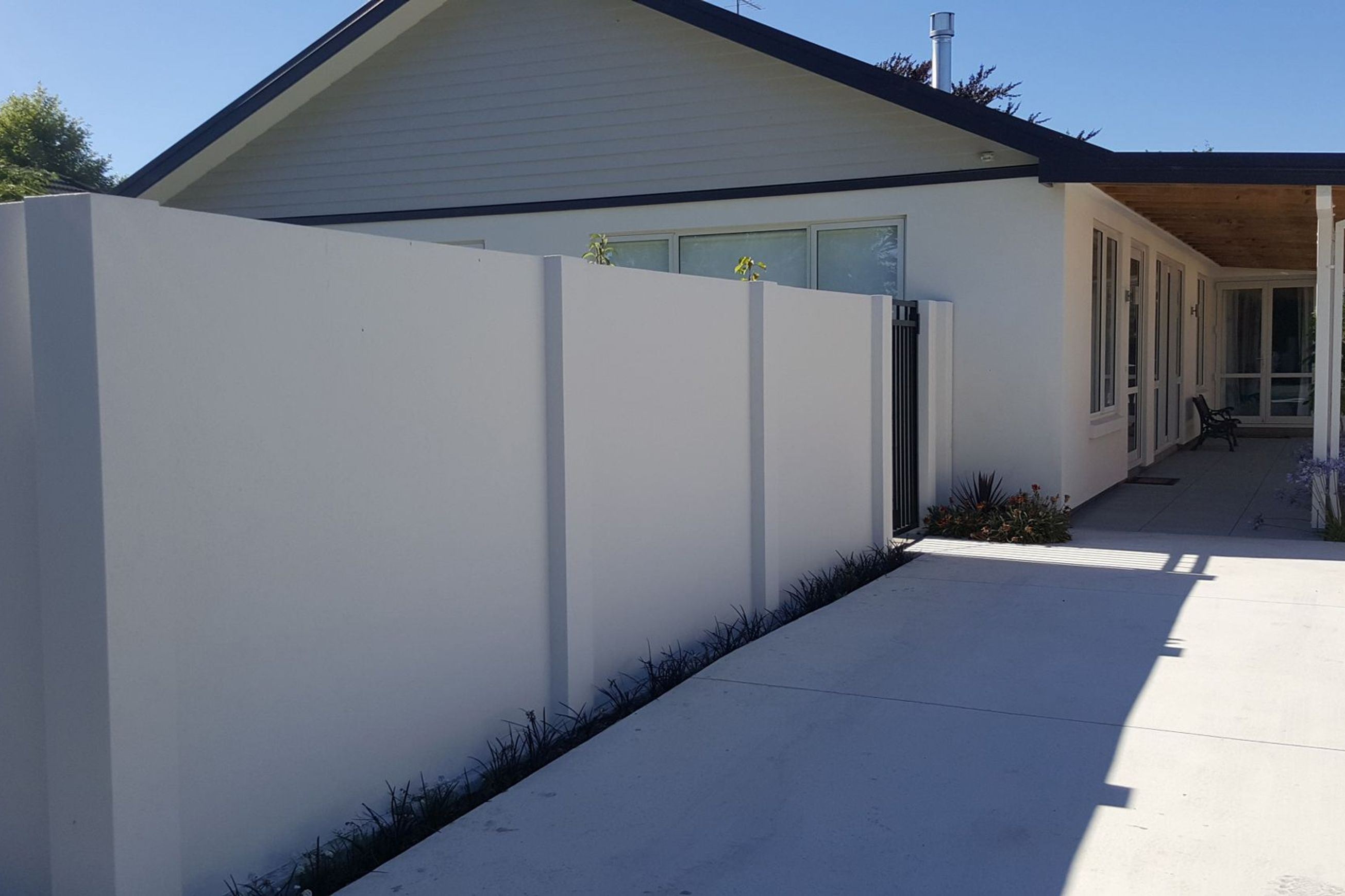 INTEGRA Lightweight Concrete Fencing System