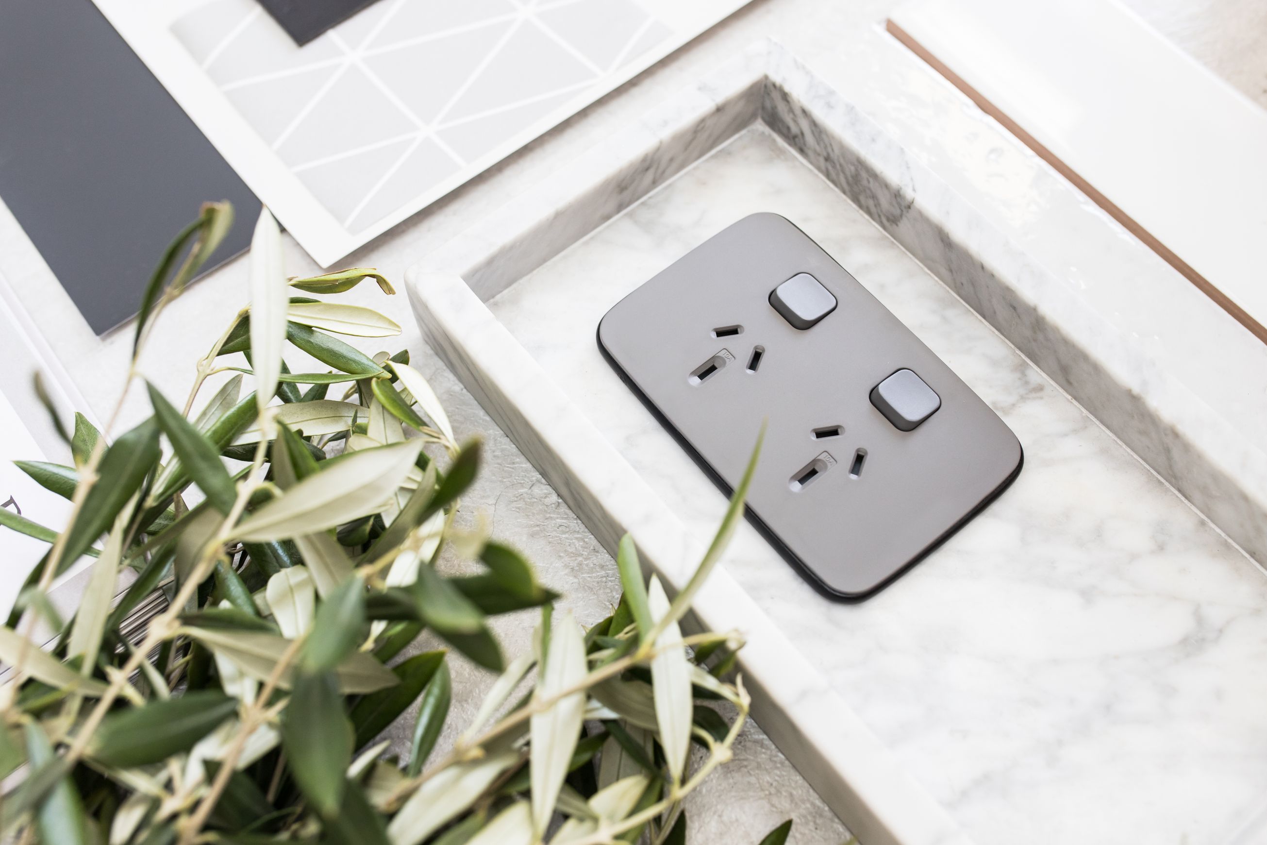 Iconic Essence | Switches & Power Points