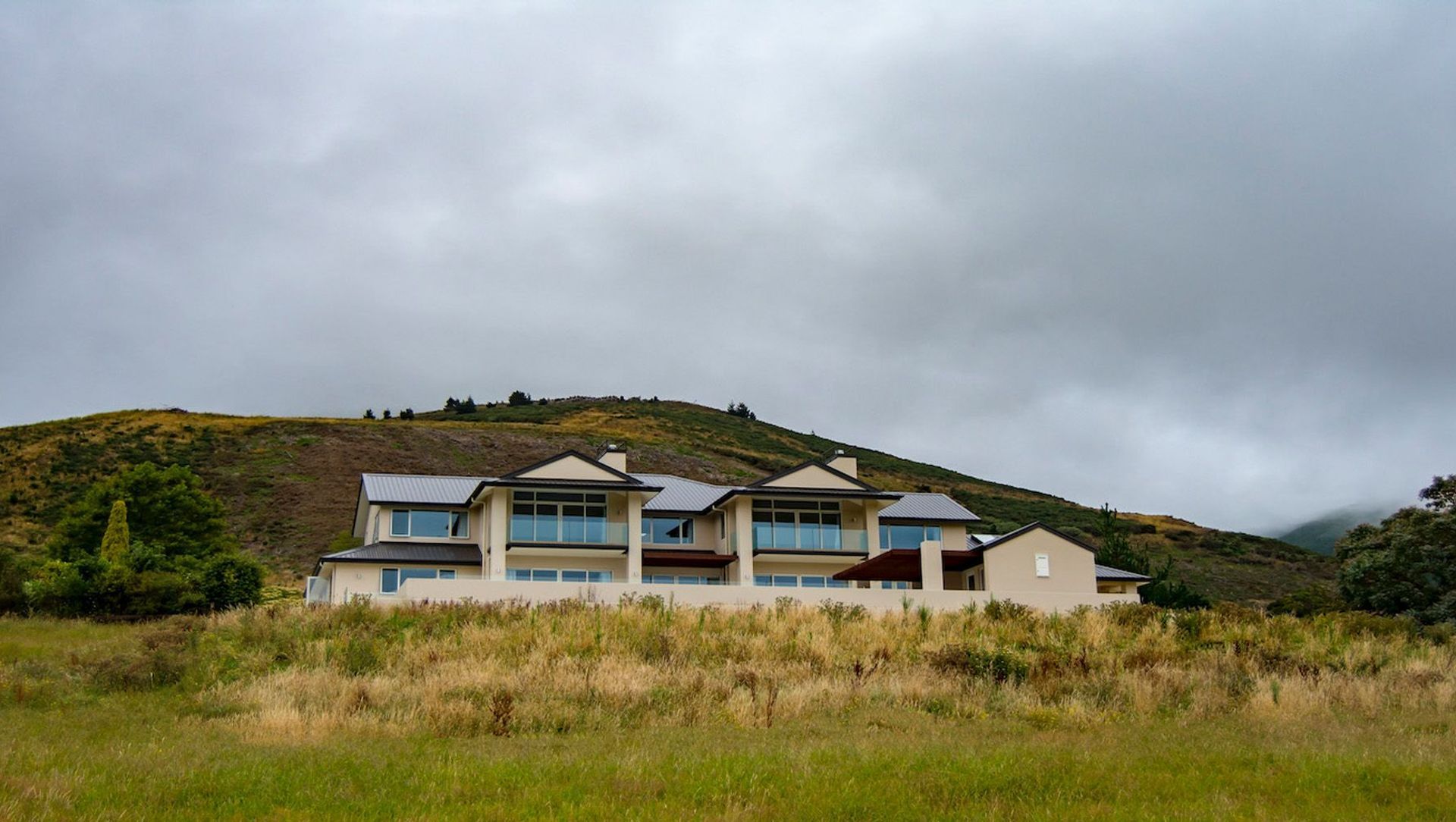 Richmond/Tasman Modern Manor banner