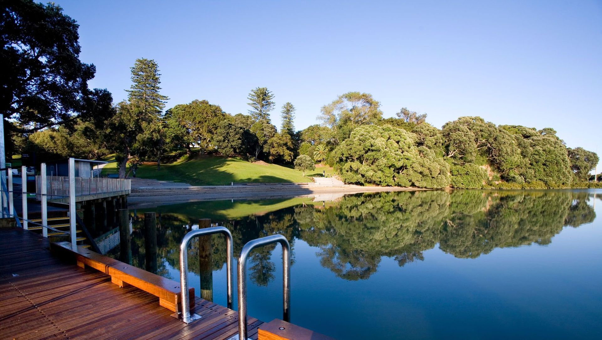 Judges Bay, Parnell banner