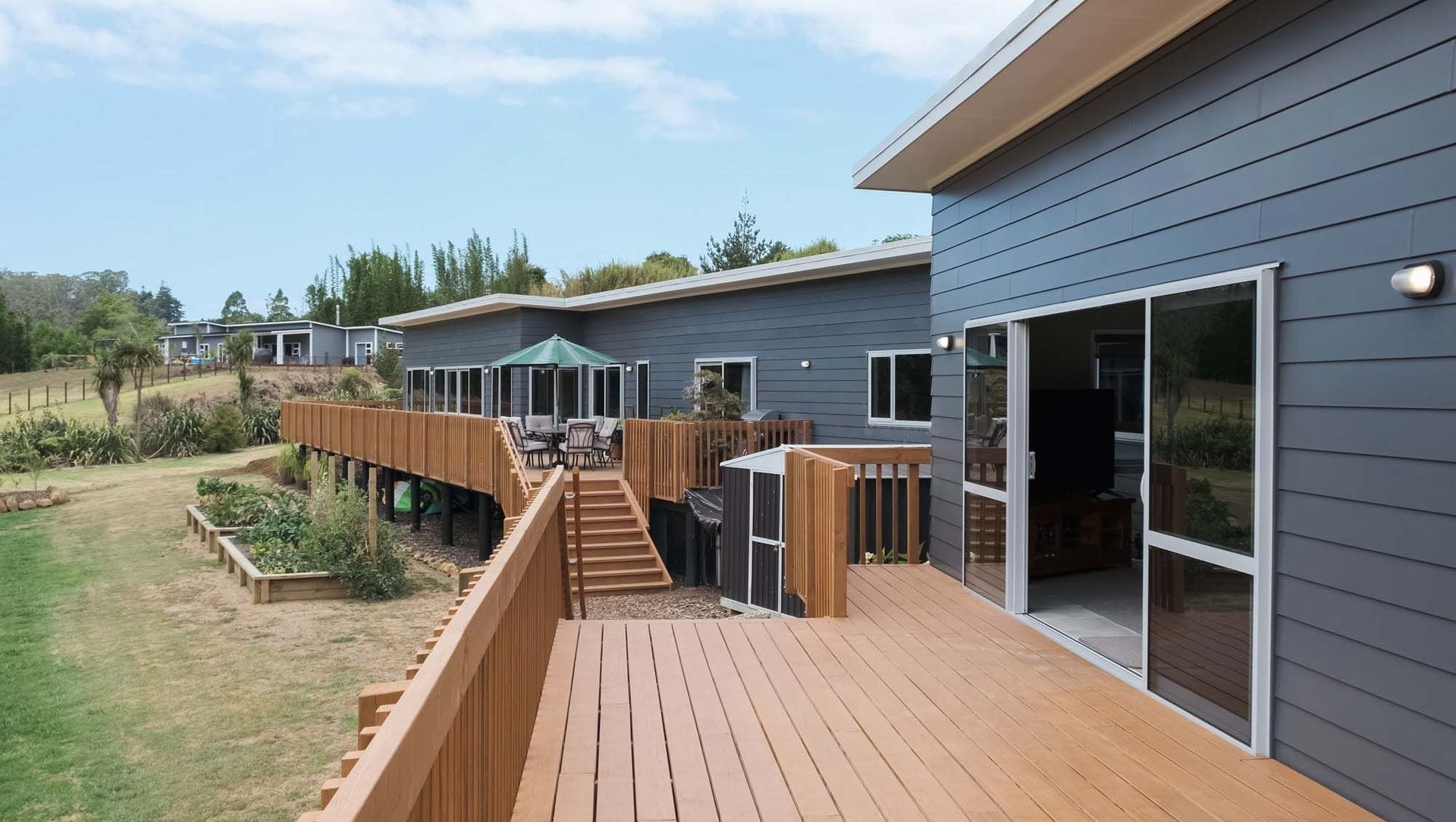 The Ridge Family Residence banner