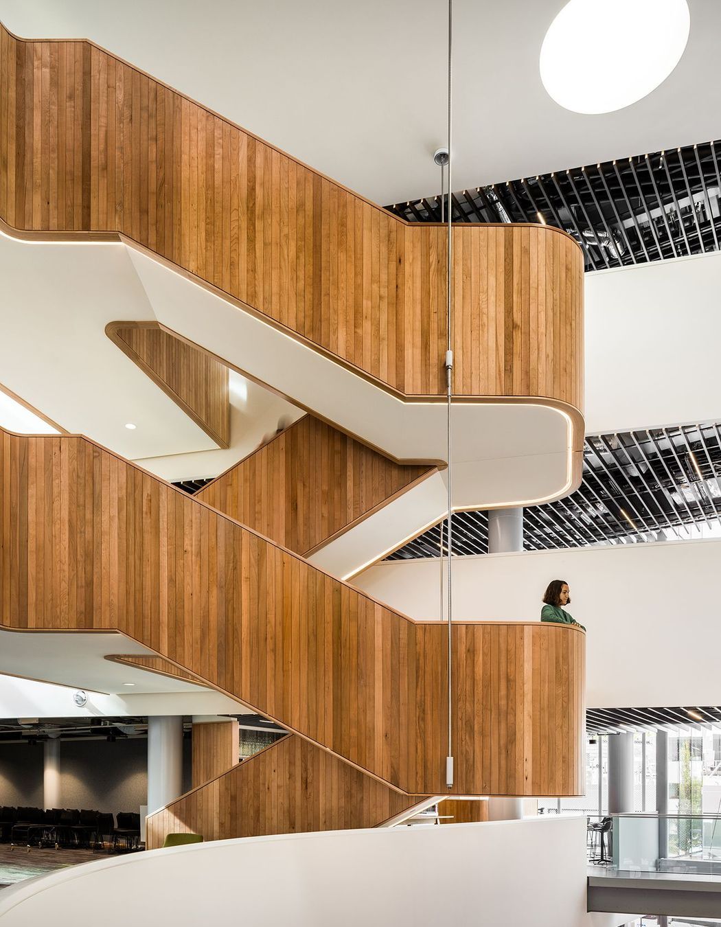 The timber staircase is a resilient solution in a seismic zone.