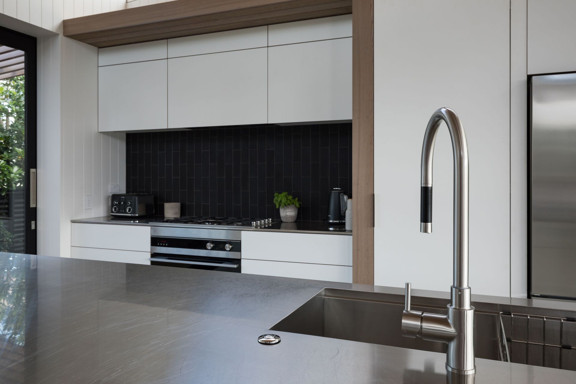 197 Kitchen Mixer w/ Pull Out Hose