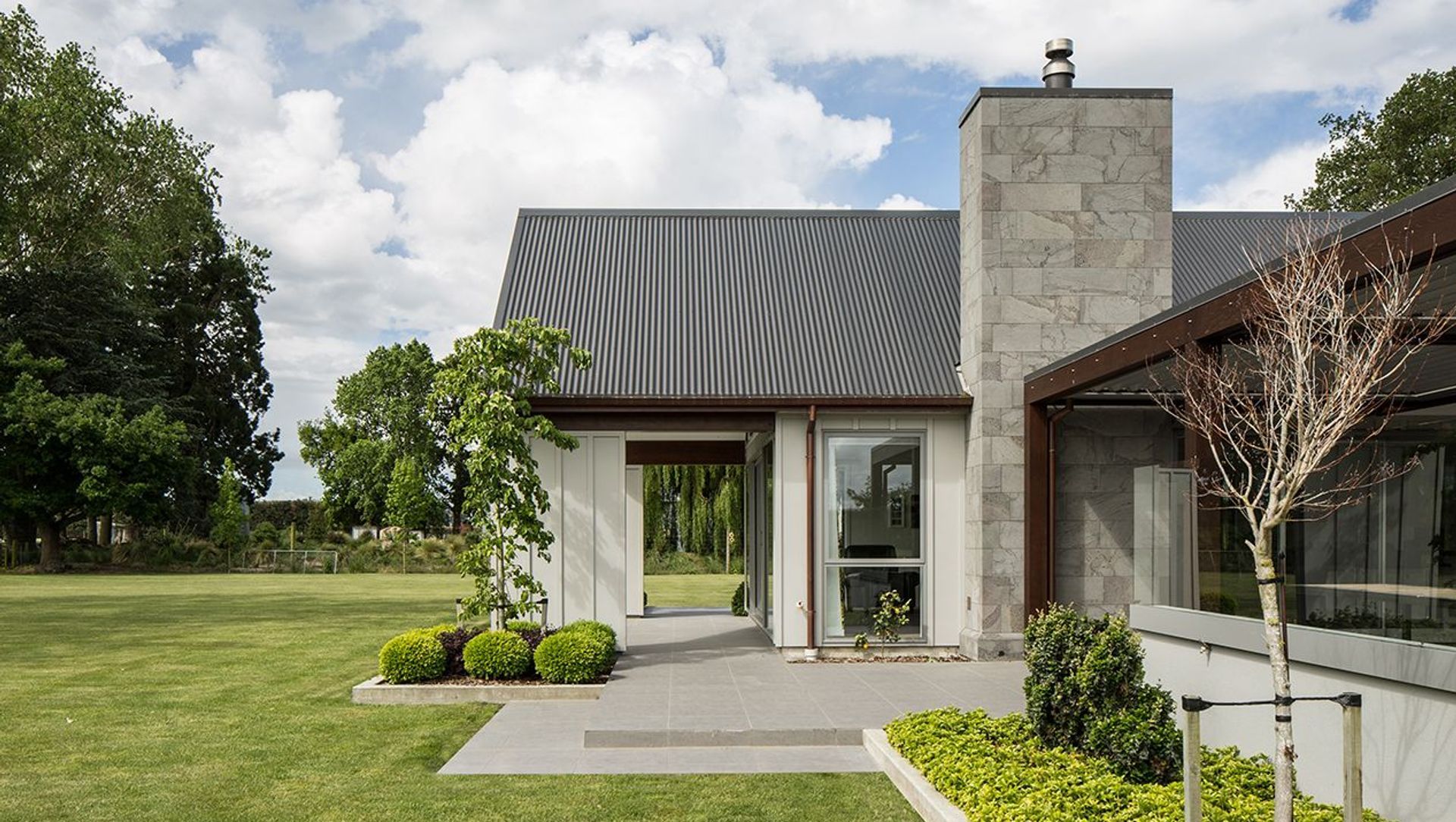 Longbeach House banner