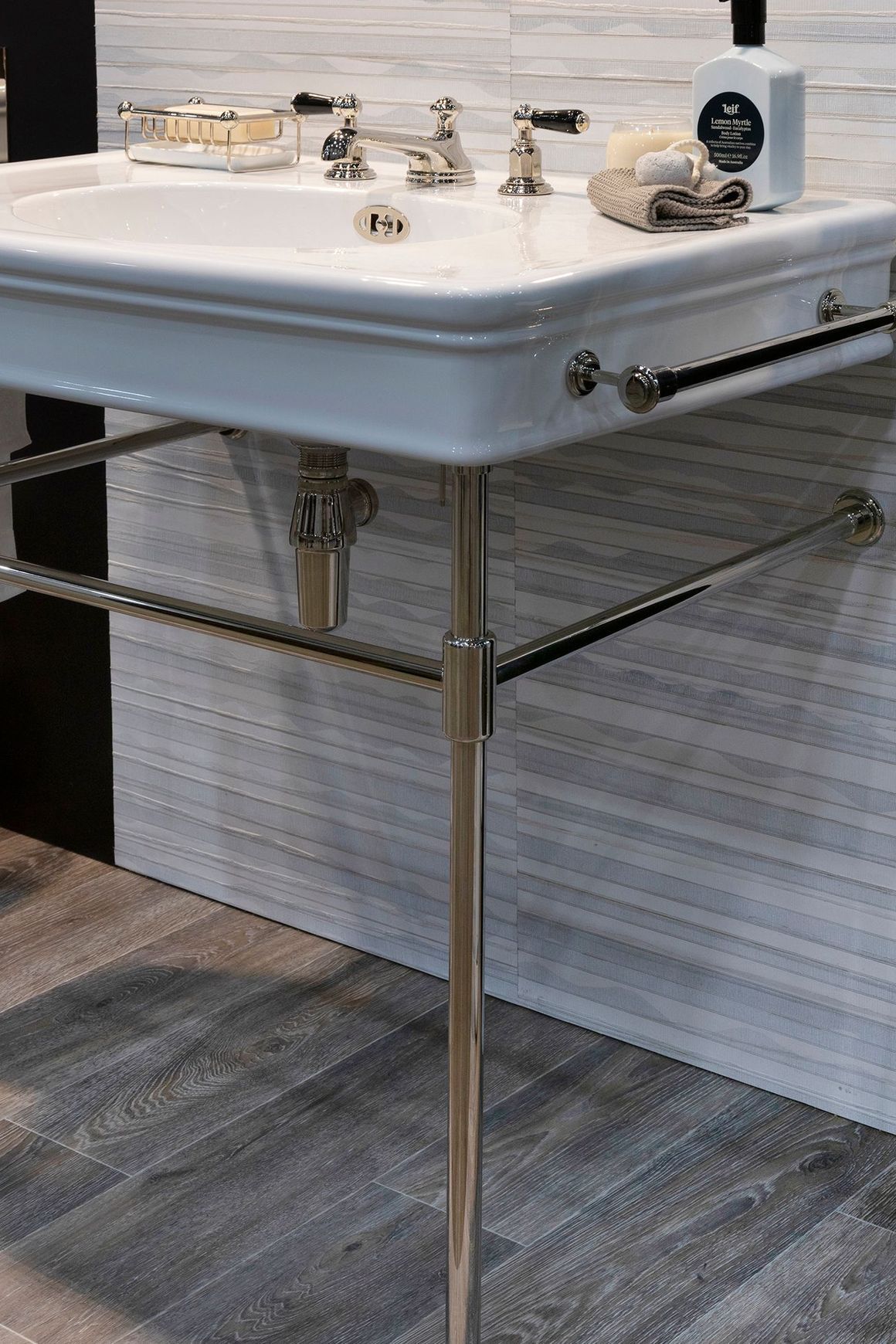 Lonsdale 860mm Basin on Metal Basin Stand