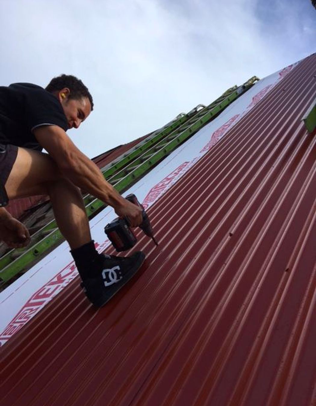 Screwing off the rich "Pioneer Red" 