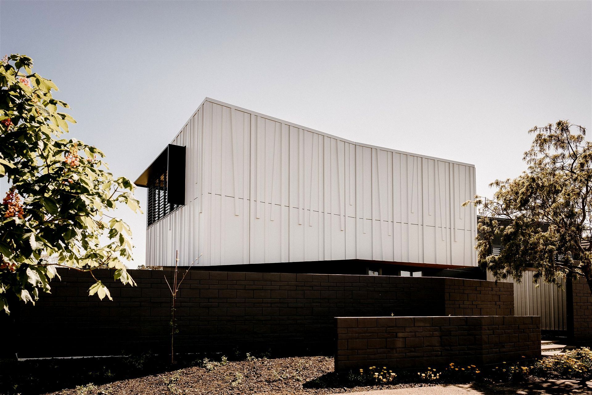 The form and detailing of the upper level explores the notion of 'shroud' in which to contain and protect, while at the same time directing internal vistas towards the North-West and Cityscape