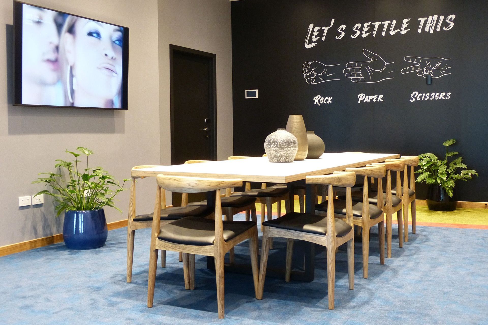 More open plan meeting tables allow for casual, incidental catch ups. Custom ceramics by Morris & James help bring greenery into the spaces.