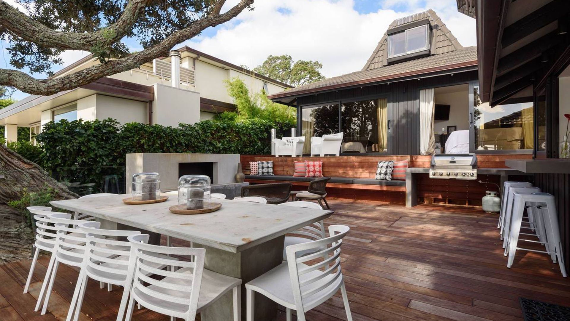 Manurere Avenue banner