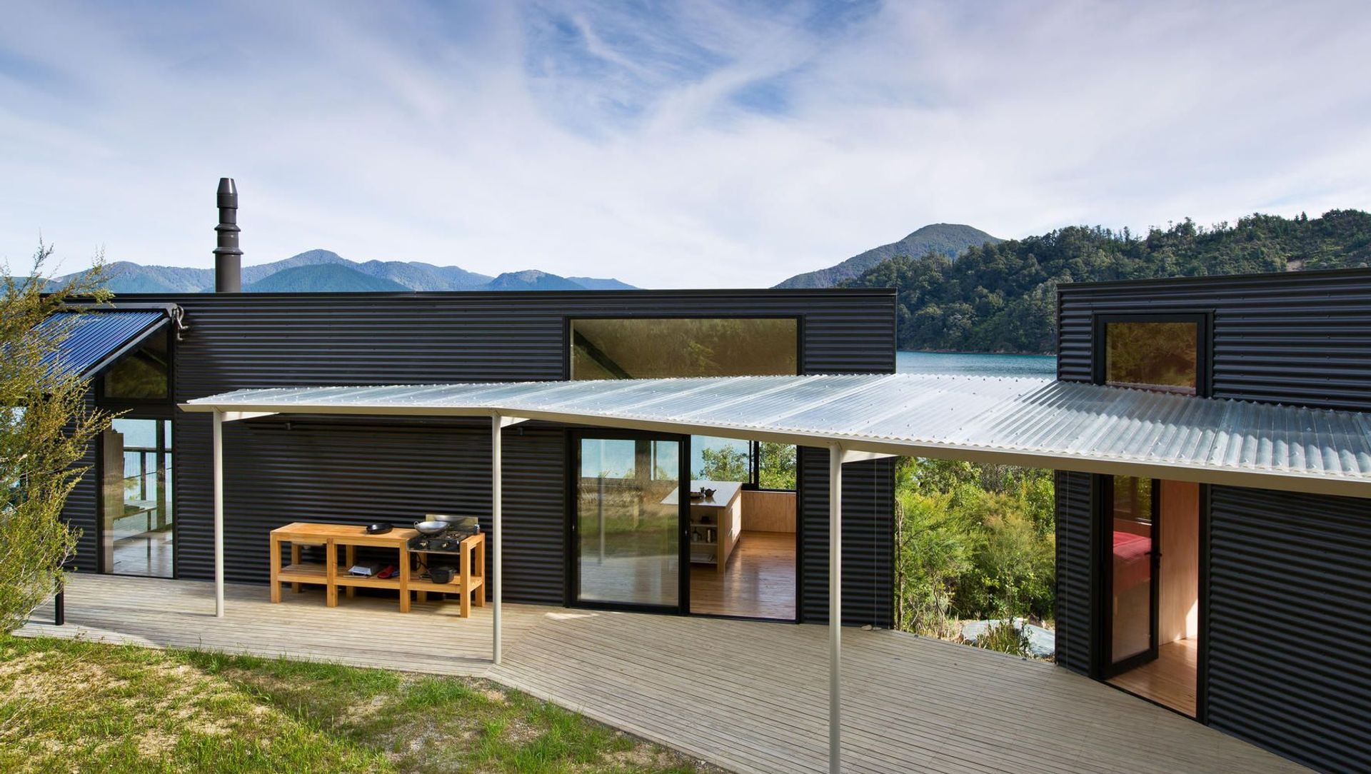 Miro Bay Bach banner