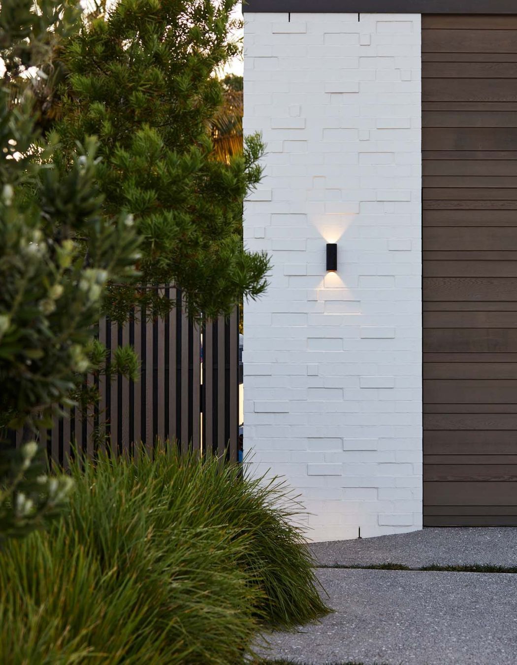 Staggered bagged bricks create an attractive textural cladding, emphasised in white.