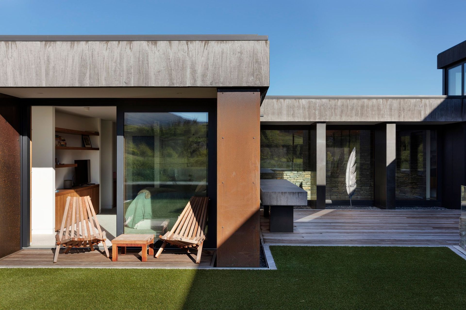 A small overhang outside one of the first-floor bedroom provides the perfect nook for visitors to lounge in the sun. An inset courtyard connects to a second lounge.
