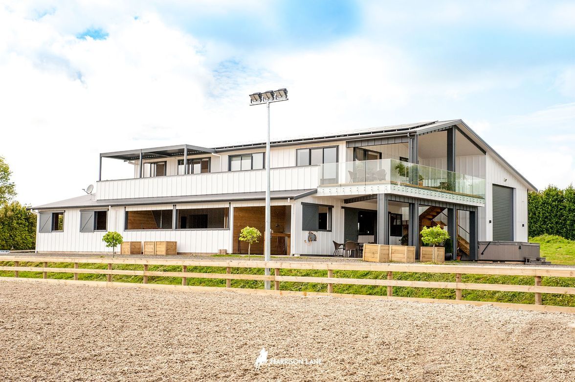 Karaka barn with stables & apartment