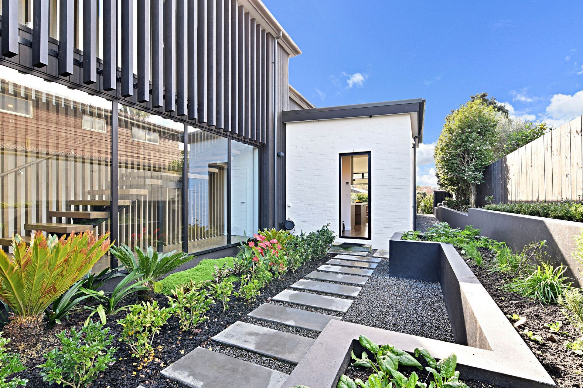 Windows on all sides welcome in every ounce of natural light the property has to offer. Soaking in the sun, you can’t help but feel lucky to be in this heavenly space; a hideaway in the clustered suburbs of Auckland City.