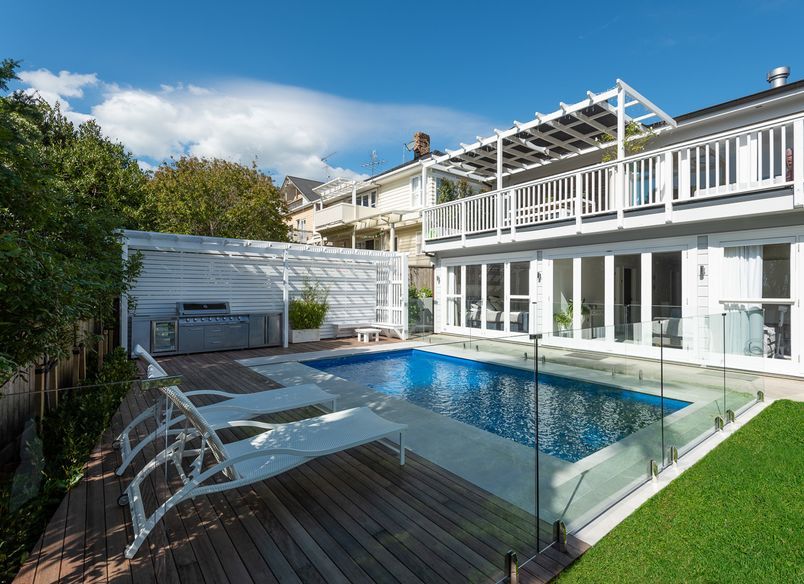 Parnell Pool with City View