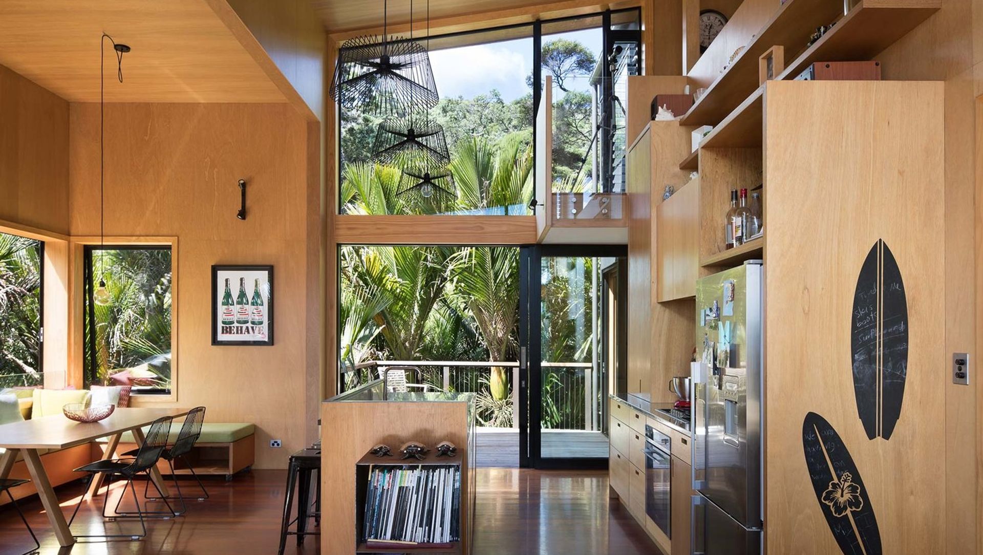 Piha Beach – a beautiful surf shack banner