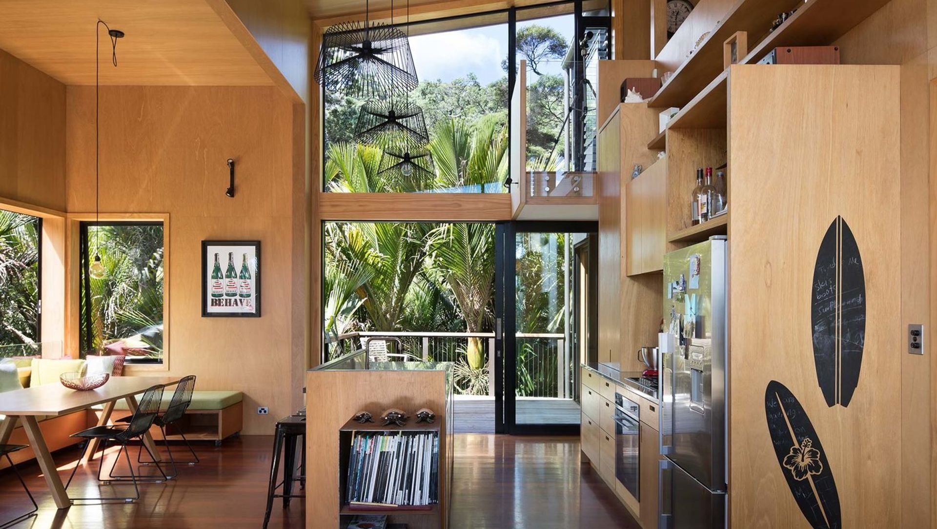 Piha Beach – a beautiful surf shack banner