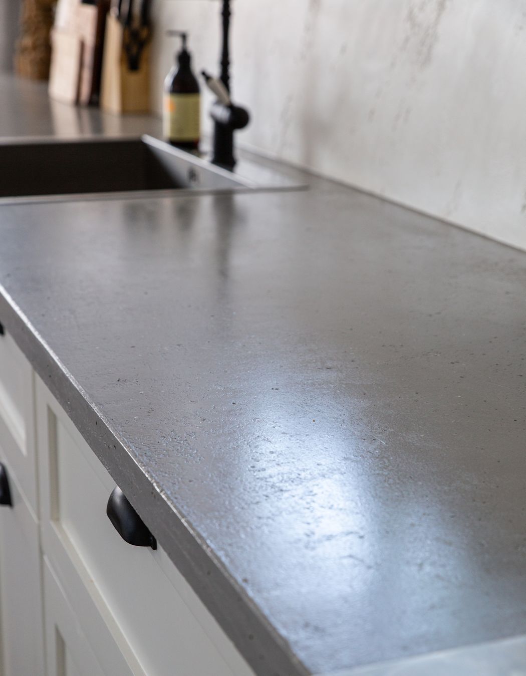 Concrete look benchtop