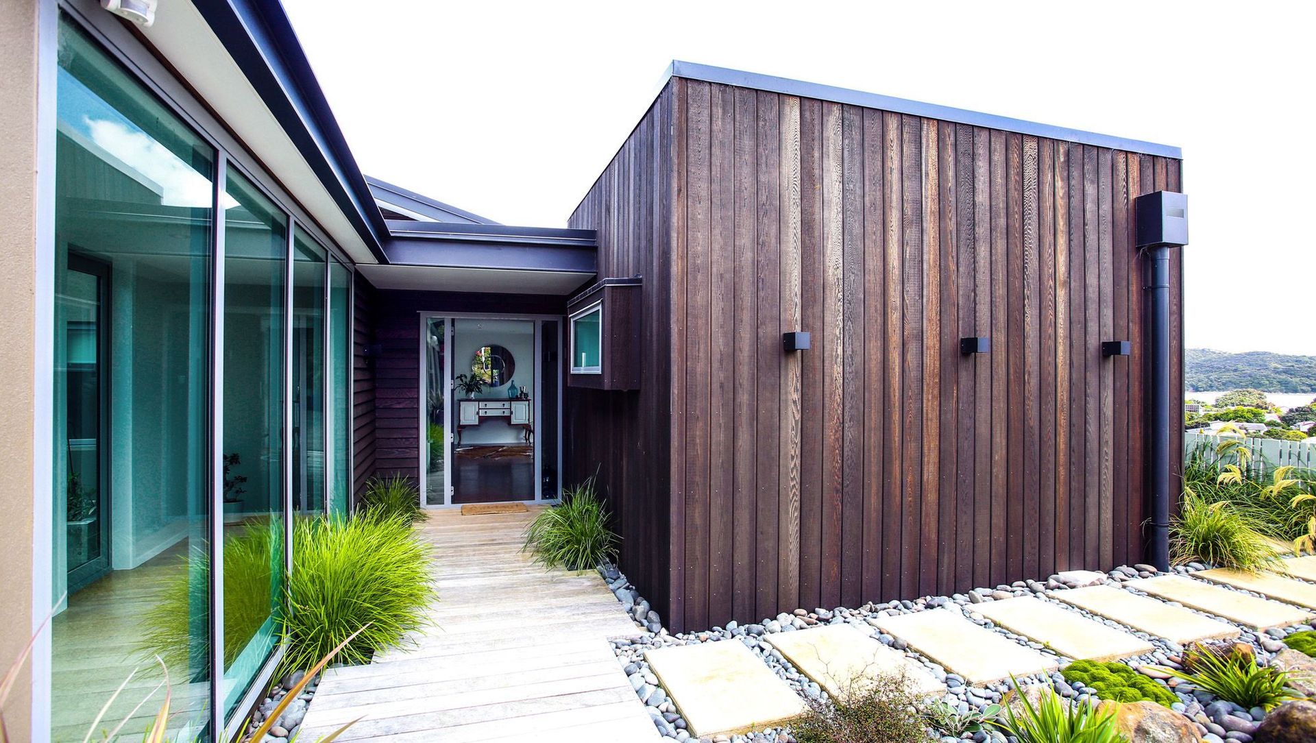 Raglan Beach House banner