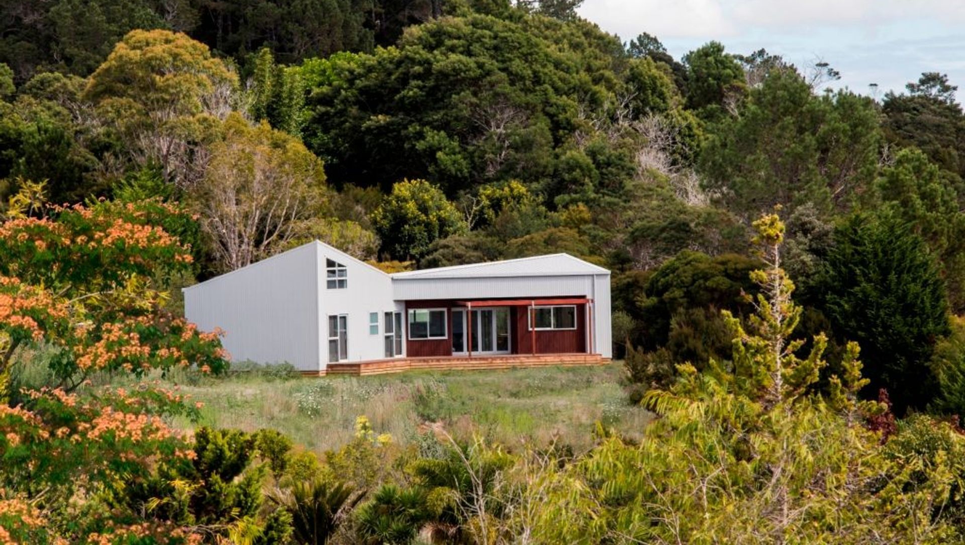 Rangikapiti View banner