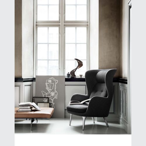 Ro Chair by Fritz Hansen