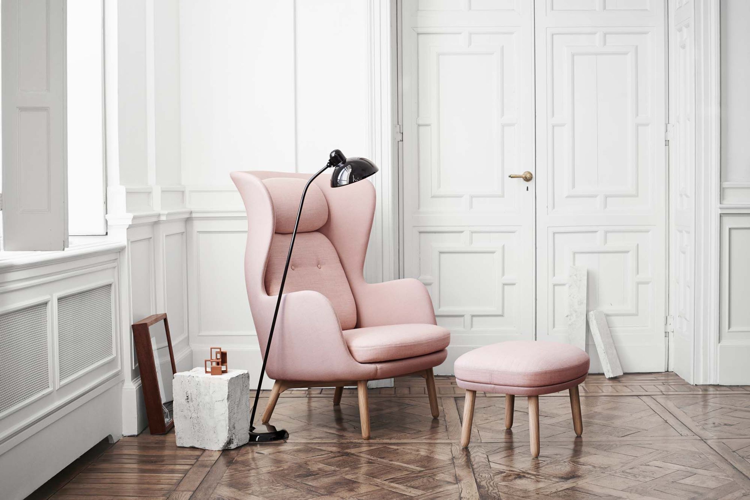 Ro Chair by Fritz Hansen