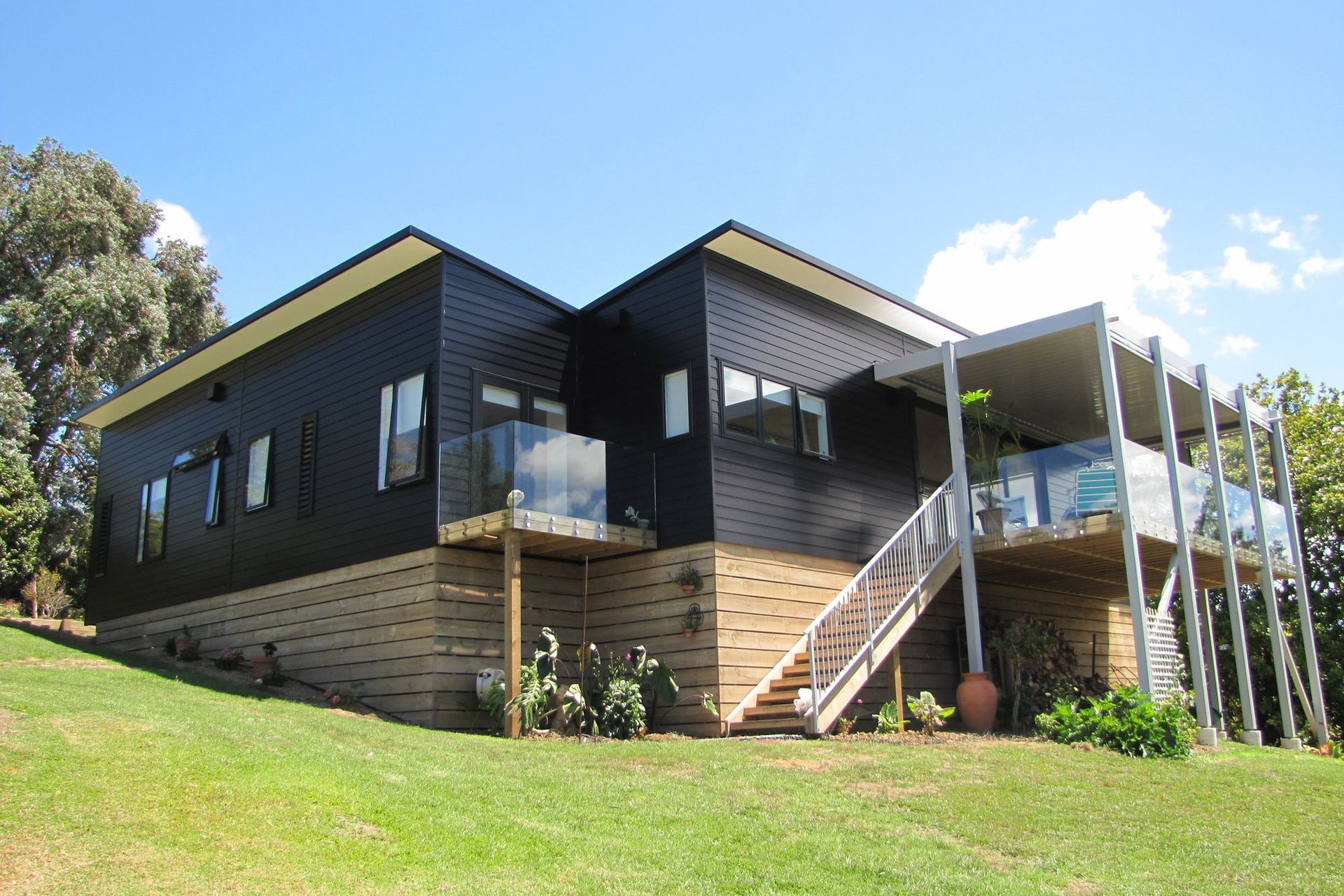 Nu-Wall aluminium weather board (horizontal profile) delivers a low-maintenance cladding for durability in a sea-spray zone.