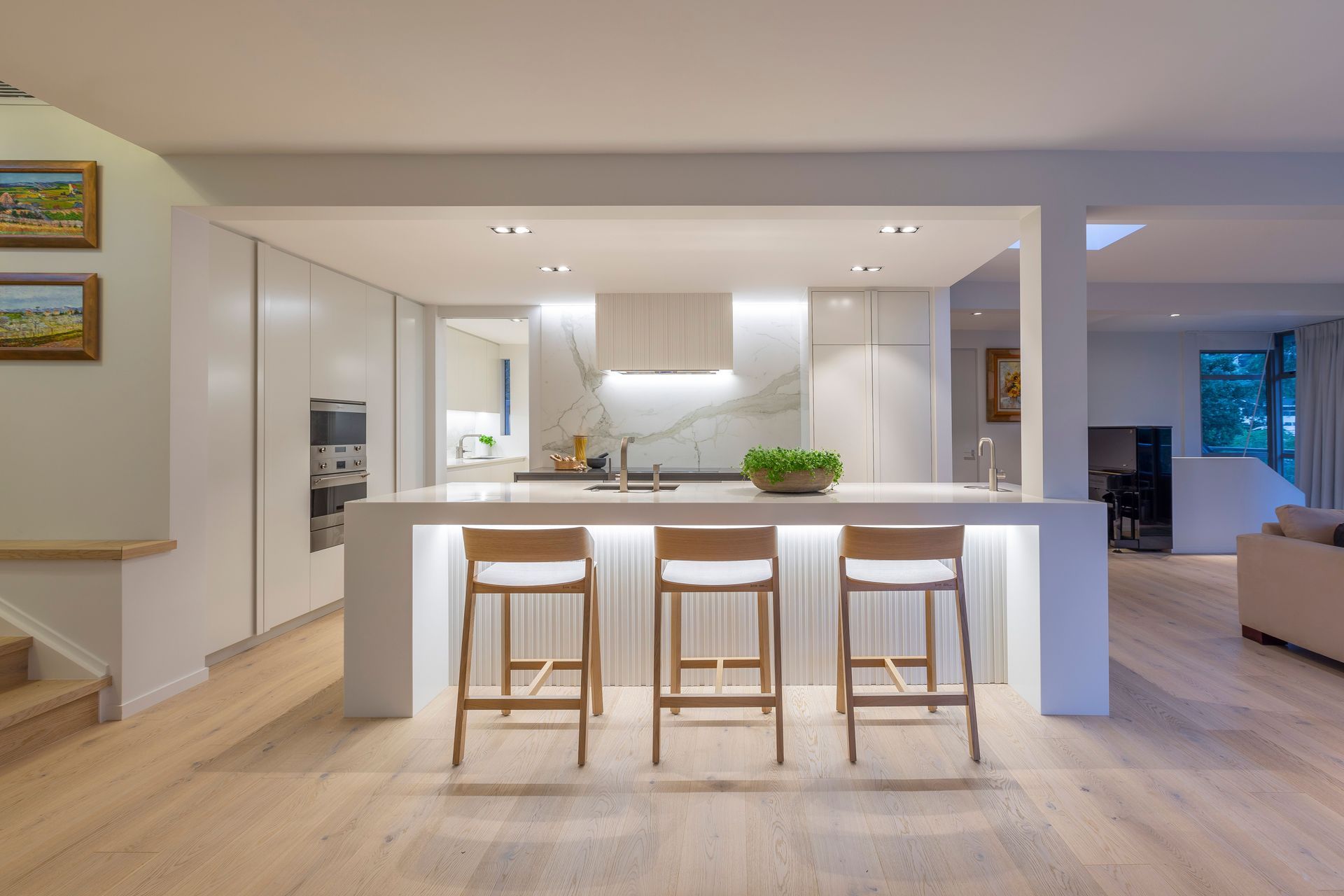 Remuera Kitchen designed by Natalie Du Bois of Du Bois Designer Kitchens and Interiors. Photo by Kallan Mac Loed