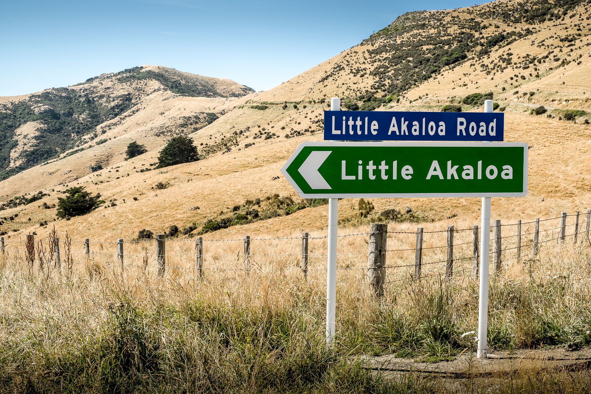 The road to Little Akaloa Road.