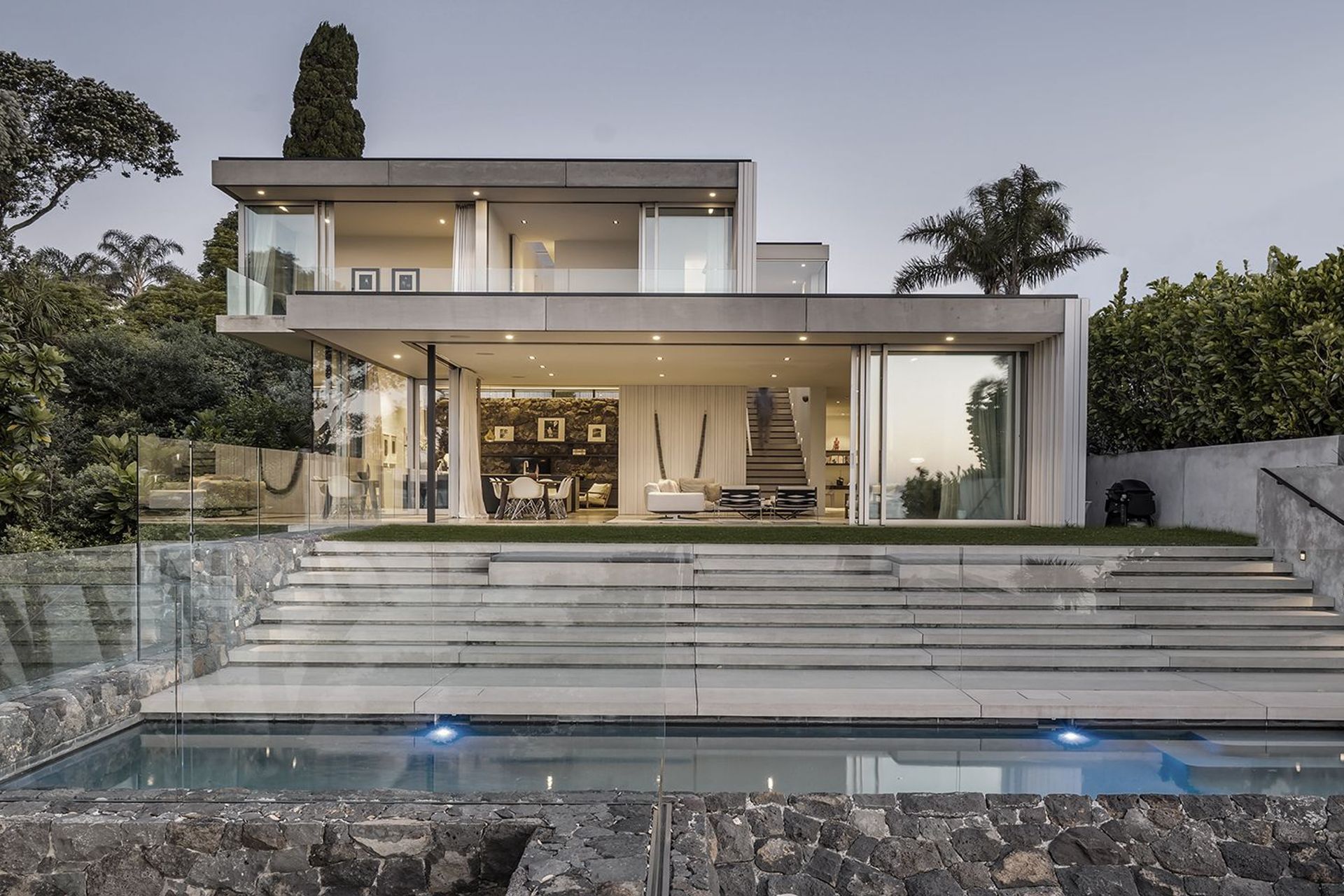 The owners of Sea Wall House have their own perfect retreat in the heart of central Auckland.