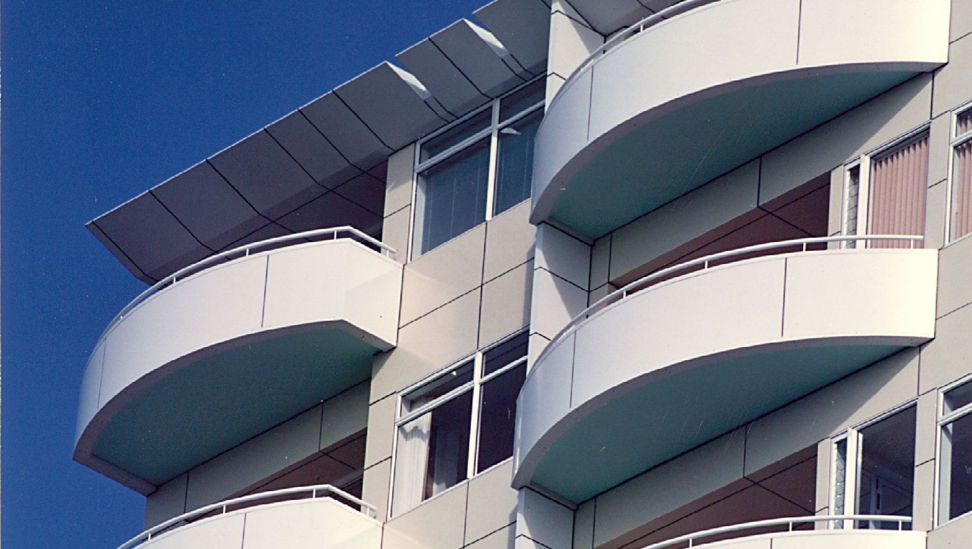 Seaview Apartments banner