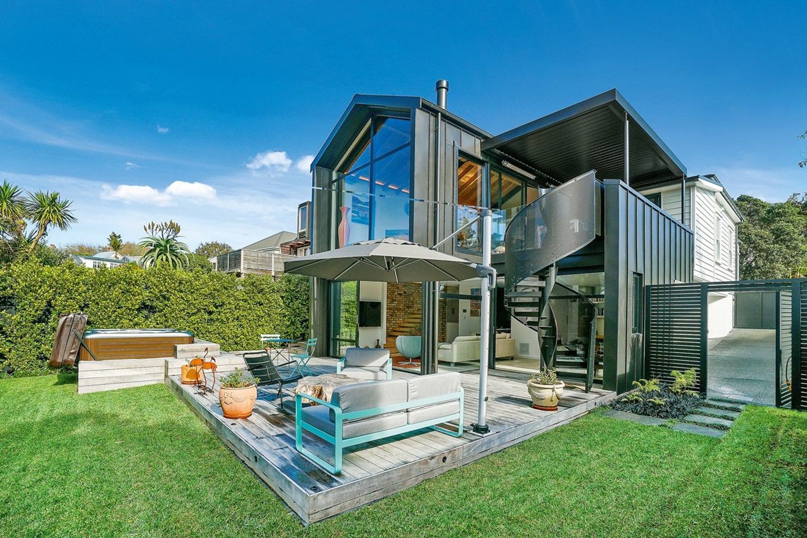 Smart Tray Standing Seam Metal Cladding