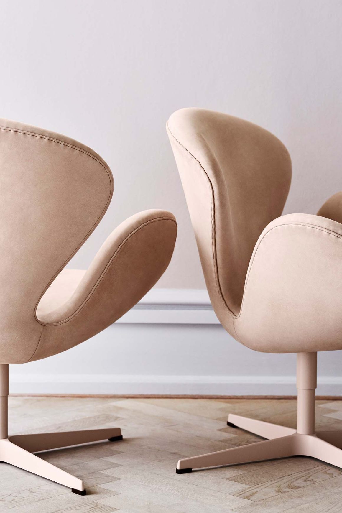 Swan Chair by Fritz Hansen